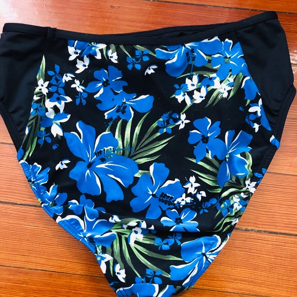 Two piece Michael Kors bathing suit - Picture 2 of 8